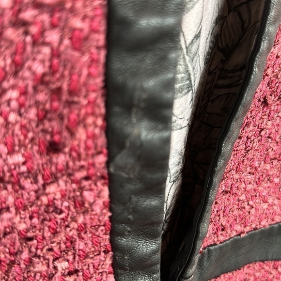 Deborah Lyons
Grace Tweed Jacket size Large - Picture 13 of 13